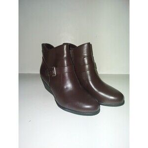 NWT Ladies Comfort Plus by Predictions Brown Wedge Buckle Ankle Boots Size 7.5W